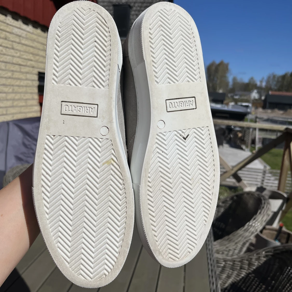 Arigato ljusgrå skor  - 91