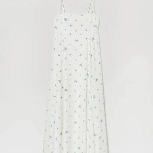 Långklänning - Blommig långklänning i storlek 36.