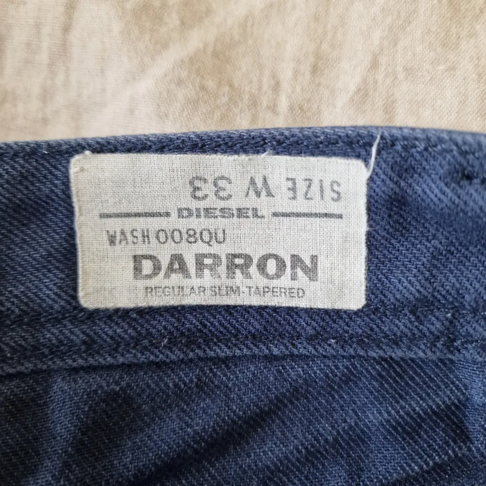 Diesel jeans av modell Darron i en speciell blå färg.. Jeans & Byxor.