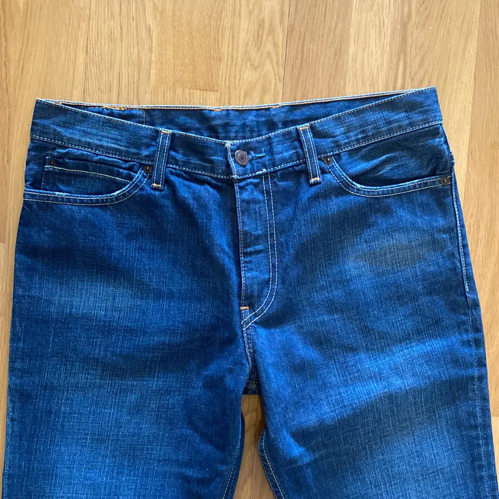 Jeans från Levi’s. Storlek 31/34. Använda en gång.. Farkut & Housut.