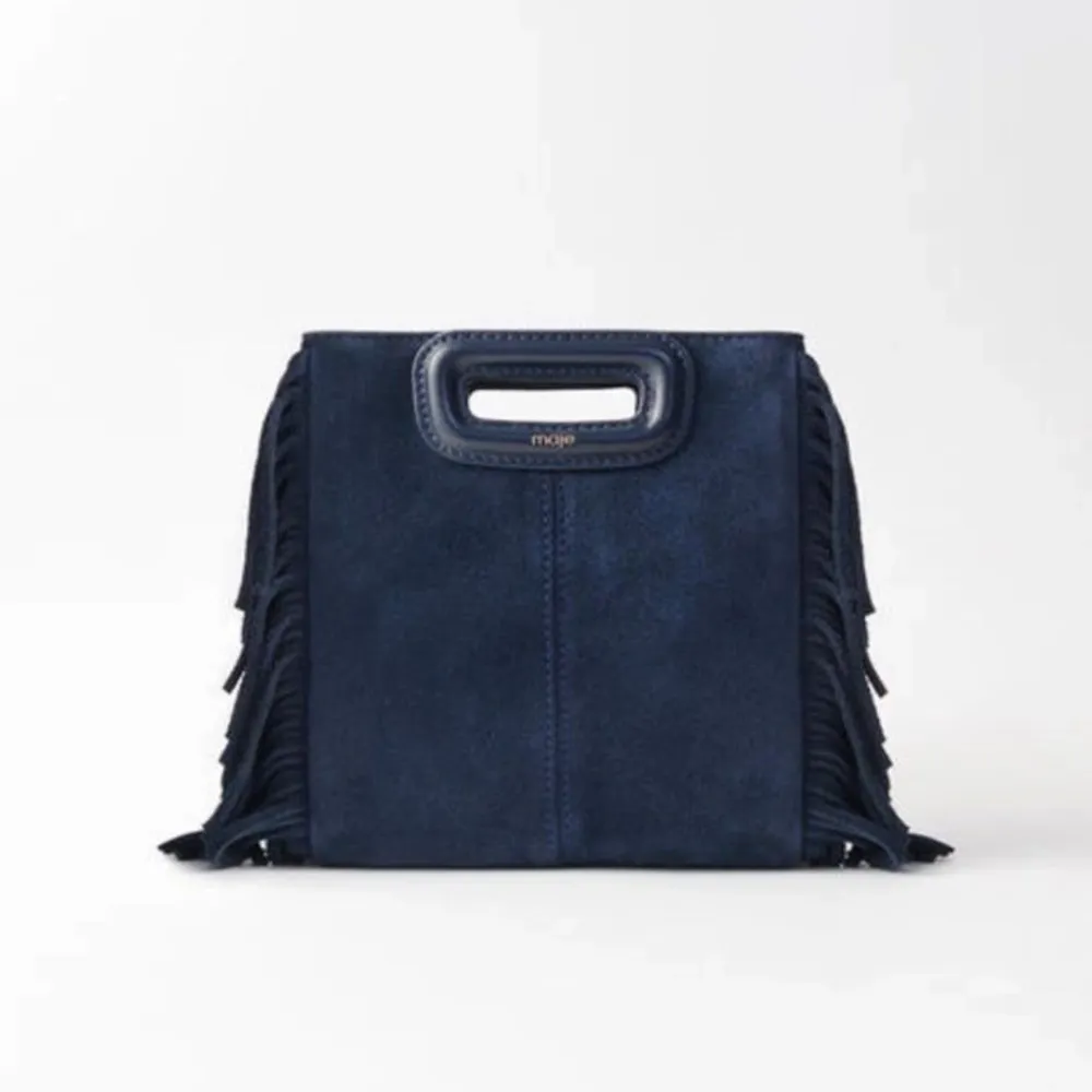 Säljer nu min fina maje väska i den lilla modellen. Den är i färgen marinblå och i jätte fint skick!!💕. Väskor.