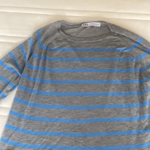 Randig tröja - En randig tröja från Zara, använd nån enstaka gång. Inga fläckar🩷