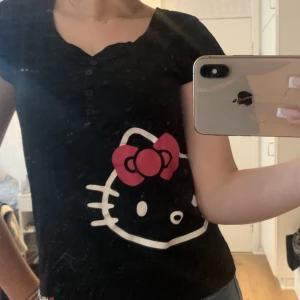 Hello Kitty<3 - säljer denna söta hello kitty tröja 💞