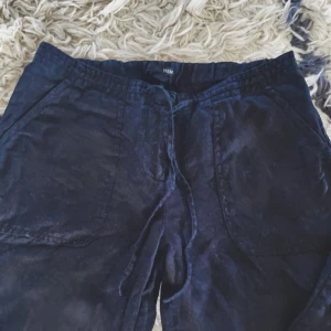 linnebyxor  - Säljer mina fina fina linnebyxor. Helt slutsålda överallt. lågmidja💖