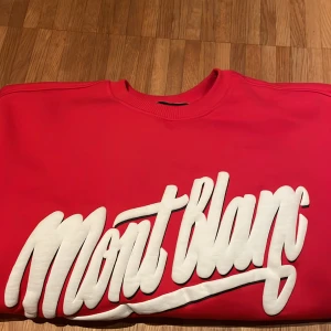 Mont Blanc Tröja - Vailent tröja från Carlings med ”Mont Blanc” tryck. Sällan använd.