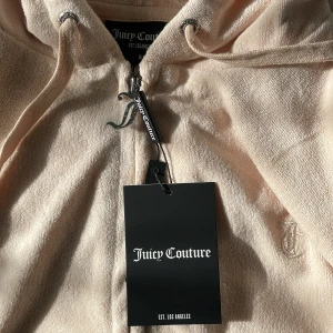 Helt ny Juicy Tröja  - Helt ny juicy tröja med lapparna kvar!! I frotté material💘Pris går att diskuteras 