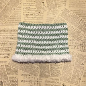 Virkad cat beanie  - En grön och vit randig virkad cat beanie. Handgjord med akryl garn :) skriv i dm om du vill ha mer info :)