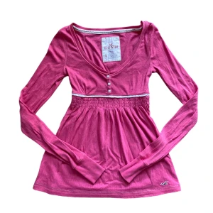 hollister milkmaid topp - mörkrosa milkmaid topp från hollister 😍 Köparen står för frakt. Använd gärna ”köp nu” 💓