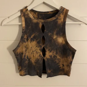 Topp - Denna kommer ej till användning längre, använd sällan. Storlek S. 100kr med frakt 