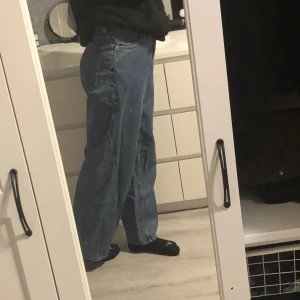 Weekday jeans  - Weekday jeans i modellen rail. Säljer då jag inte använder de längre. jättebra kvalitet, bara använd några gånger.  