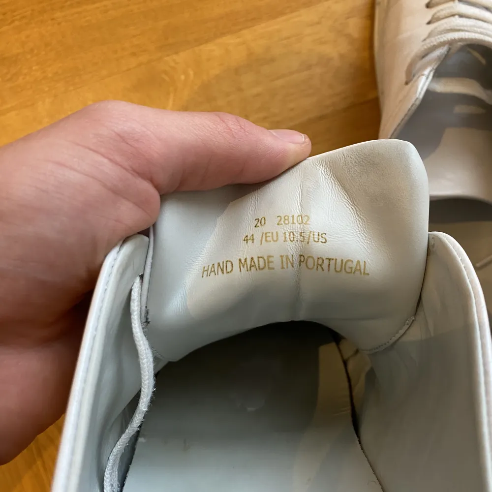 Säljer dessa snygga arigato skorna. Skorna är använda men har mycket kvar att ge. Rensar garderoben och vill bli av med allt, där av priset👊 Nypris: 2000kr. Köpare står för frakt.. Skor.
