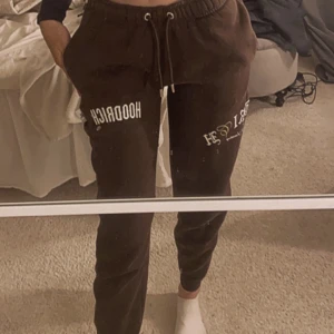 Hoodrich byxor  - Säljer Hoodrich byxor, stolek xs, använda få gånger så dom är i fint skick🥰