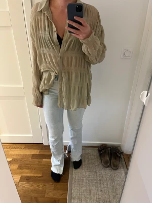 Grön Skjorta Missguided - 🌸Fin skjorta utan anmärkningar, inköpt förra året.