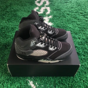 Air jordan 5 anthracite - Size US 8,5 = EU 42. Condition brand new (one lace lock cover is broken). All original + receipt. Please send a message before buying.