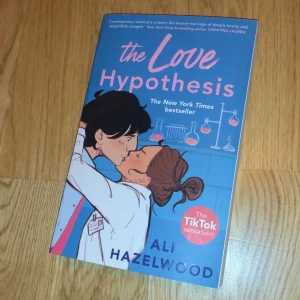 The love hypothesis  - The love hypothesis (English) the shipping is on the buyer 