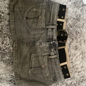 Mini skirt/mini kjol  - Säljer den här kjolen pågrund av att den är för stor och är för kort där bak. + frakt💕 Fler bilder privat❤️