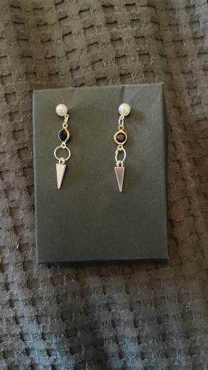 Egengjorda örhängen - Superfina egengjorda örhängen❤️89kr 