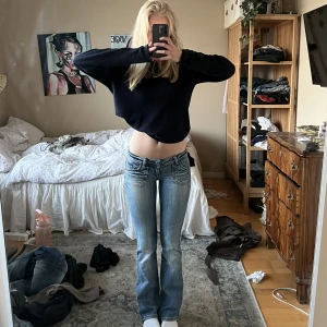 Lågmidjade bootcut jeans  - Lågmidjade bootcut jeans🖤Midjemått 38 cm och innerbenslängden 81 cm