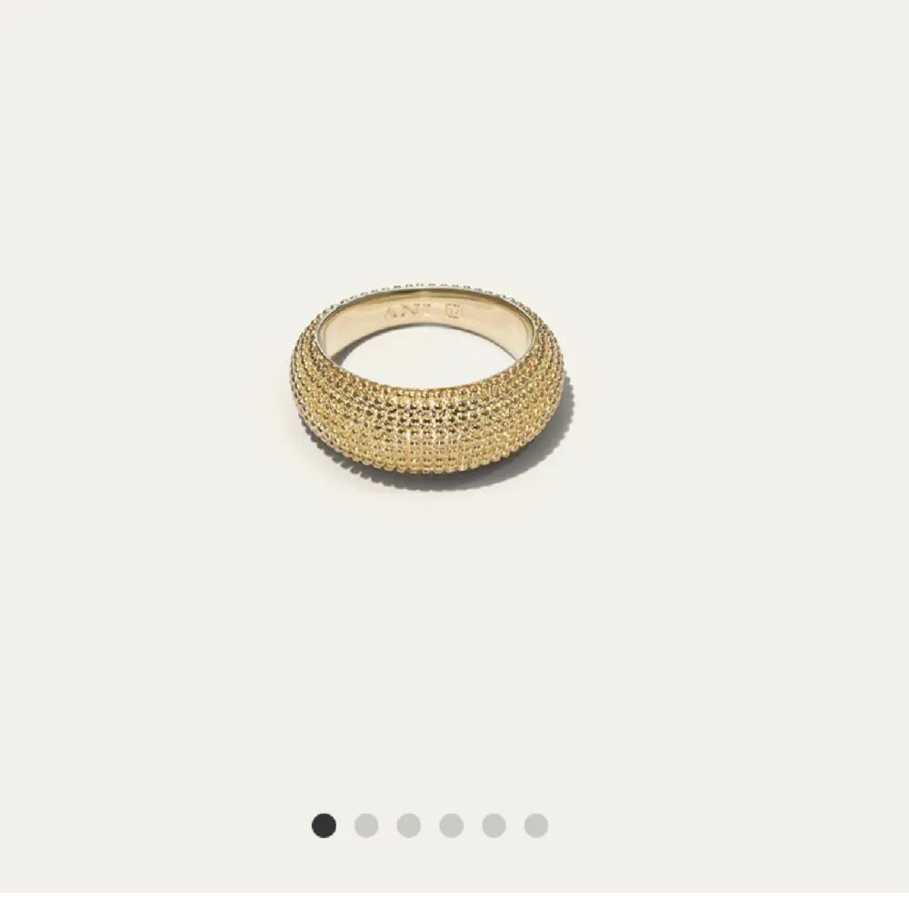 Söker denna ring från ANI jewels i storlek 18 !!!!. Asusteet.