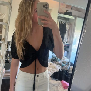 Sommar topp - Säljer denna ass fina sommar topp från zara i storlek M💞