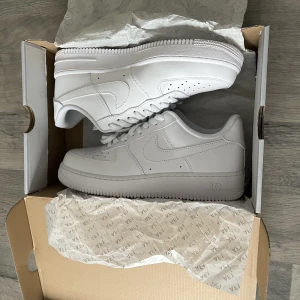 Air Force 1 - Helt nya, säljer pga stora i storleken.