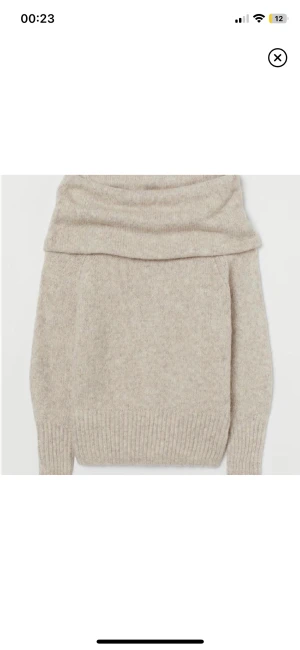 Stickad tröja - Säljer denna jättefina stickade tröja ifrån hm pga används ej! Fint skick å inte särskilt nopprig. privat för bättre bilder🫶🏻