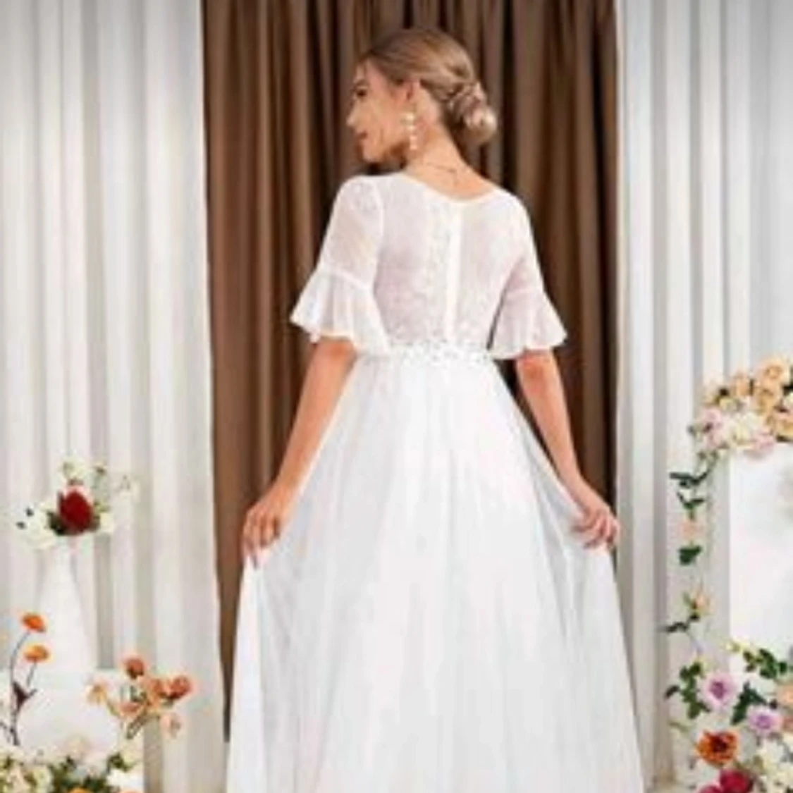 Bröllopsklänning XL, men bättre att bära M/ L - 1