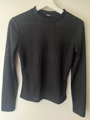 Lätt genomskinlig tröja från Bikbok, Strl S - Oanvänd 