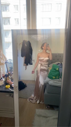 Balklänning - Superfin balklänning, strl xs men stretchig 