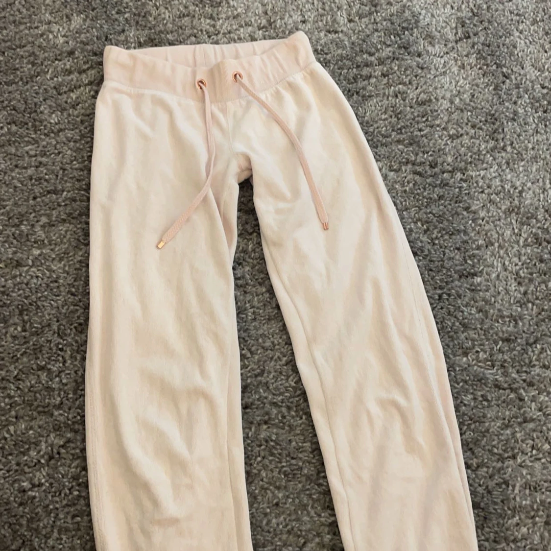 Lågmidjade sammetsbyxor