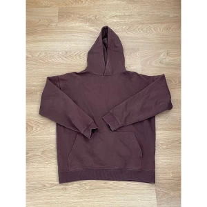 Brun hoodie - Brun hoodie i strlk M. Sitter nästan som en L☺️