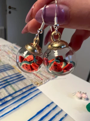 Vattenmelon örhängen  - Egengjorda örhängen 