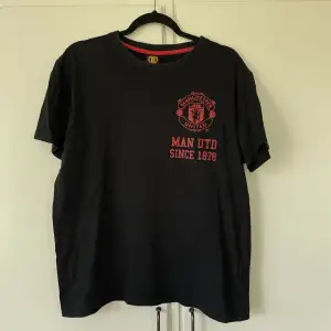 Manchester United T-shirt i storlek L. 35 kr + frakt 🥰