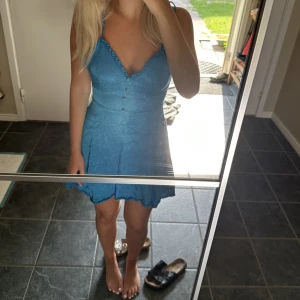 Zara klänning - Så fin klänning från Zara! Passar en XS/S