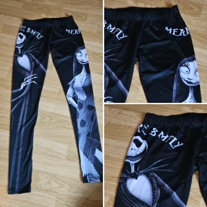 Leggings - Leggings med Jack & Sally från Nightmare before Christmas. Låg midja. Endast använda en gång.