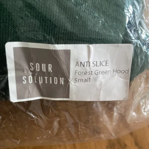 Sour solution hoodie - Vunnen på någon skate tävling.  Grön. Storlek s. Aldrig använd.