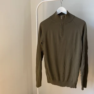 Grön tröja!  - Nu säljs denna sköna gröna tröja ;) nypris 499kr. Nyskick 