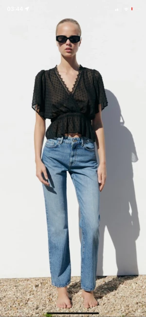 Blus  - Säljer min populär blus från zara som är helt slutsåld, har aldrig använts 