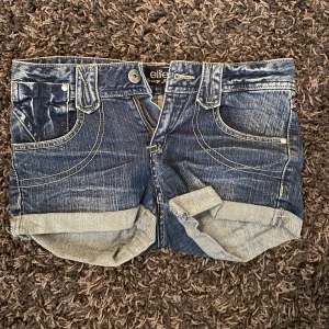 Jeansshorts - Säljer dessa balla lågmidjade jeansshortsen🙌pris kan diskuteras💕