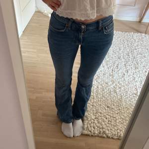 Low waist bootcut jeans som jag nästan aldrig har använt