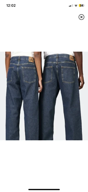 Sweet sktbs jeans! - Mörkblåa jeans från Sweet Sktbs. Skriv om du har frågor eller vill ha fler bilder! Köparen står för eventuella fraktkostnader. Kan även mötas i Stockholm och ev Uppsala. (Första bilden är lånad)