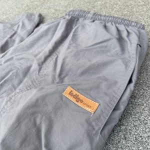 ”Prasselbyxa” - Säljer dessa supertrendiga byxor som är i ett ”prassligt” material! De är mycket unika då jag köpte de second hand i Litauen. Perfekta street-plagget men tyvärr lite för små för mig :( skönt material på insidan och sitter mycket snyggt! 