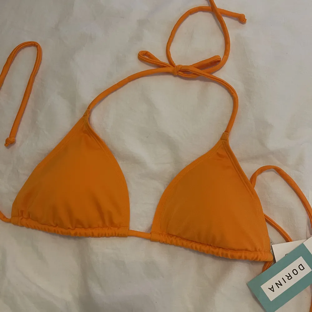Helt ny bikini överdel i storlek M  Neon/starkt orange . Toppar.