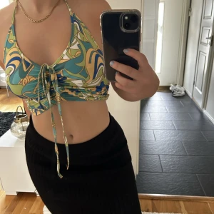 Mönstrad topp - Säljer en mönstrad topp som inte kommer till användning. Den är i storlek S och säljs för 60kr+frakt