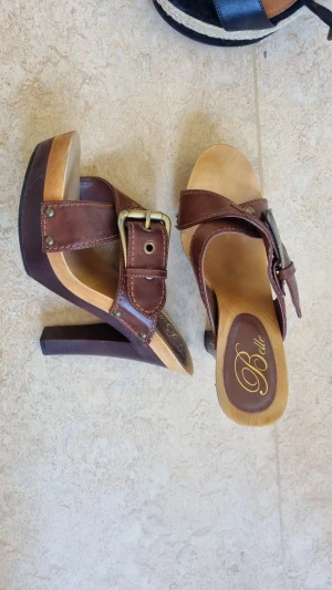 Klackskor - Klackskor från Belle. Storlek 38. Sparsamt använda.