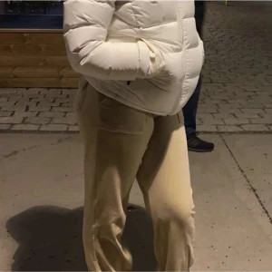 Juicy couture sett  - Säljer hela mitt beige juicy sett för 700, storlek S använd endast ett par gånger. 