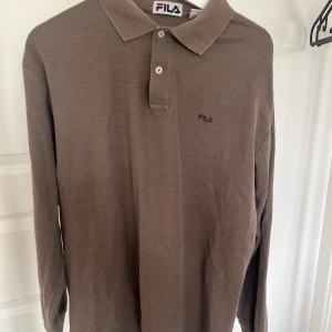 Skjorta Fila - Skjorta från fila i herrmodell. Bra skick