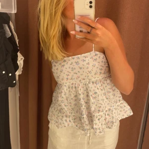 topp - så söt topp med knyten i ryggen💓är st L men passar mig som har s/m