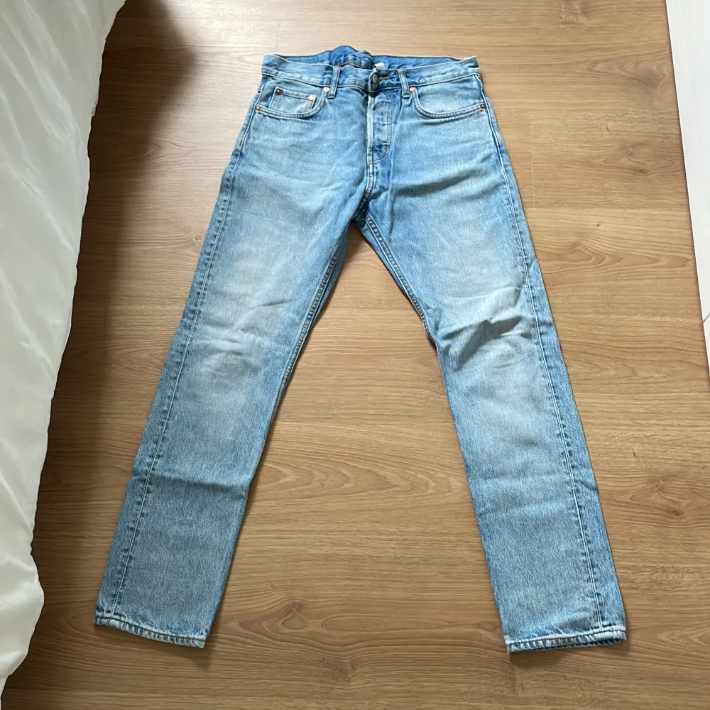 Fina Weekday Jeans. Modell Pine.. Jeans & Byxor.