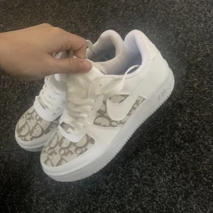 Nike Air Force  - Säljer mina Nike air force, nyskick Jag har använt de några gånger 